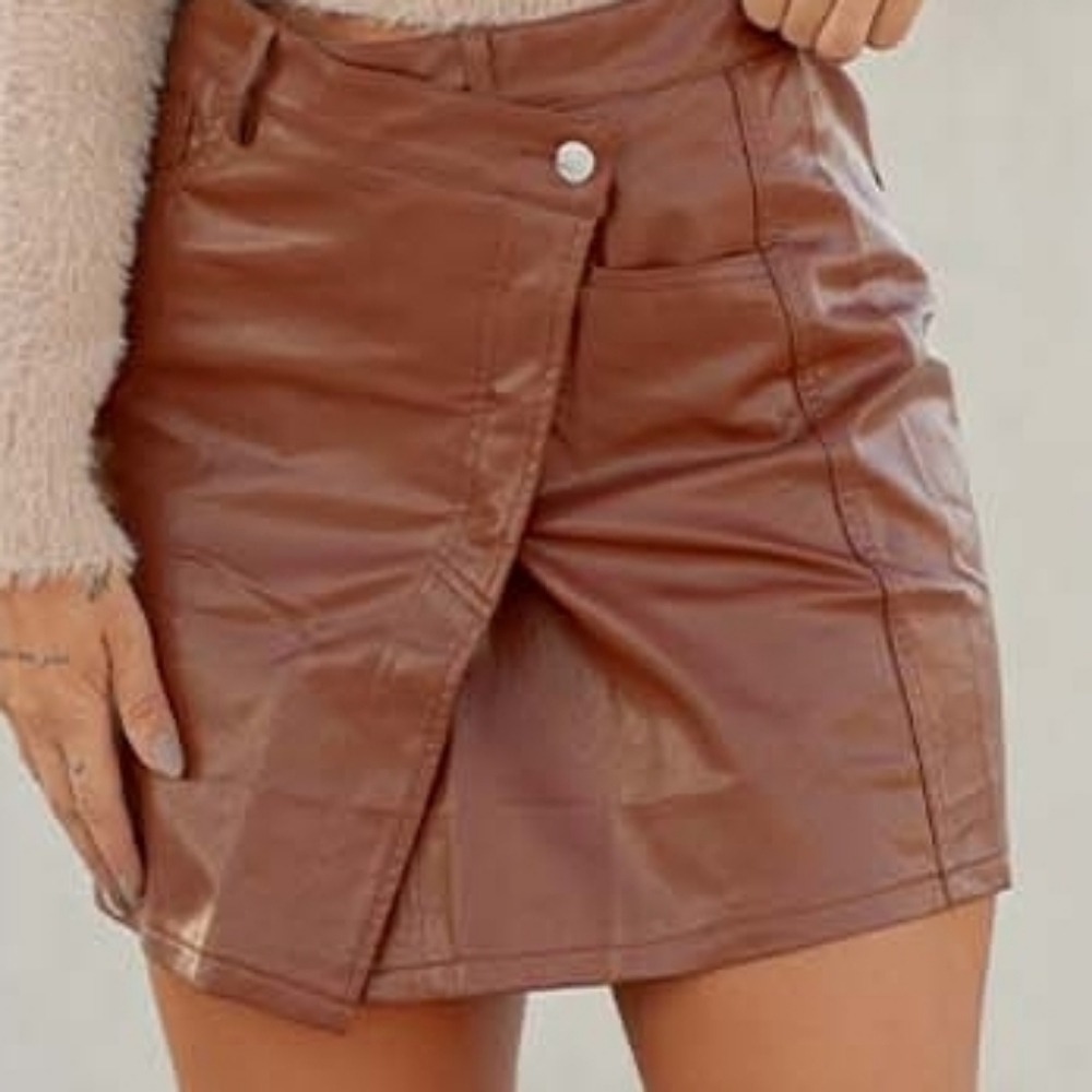 Lovely Blush/Le Lis asymmetrical faux leather skirt